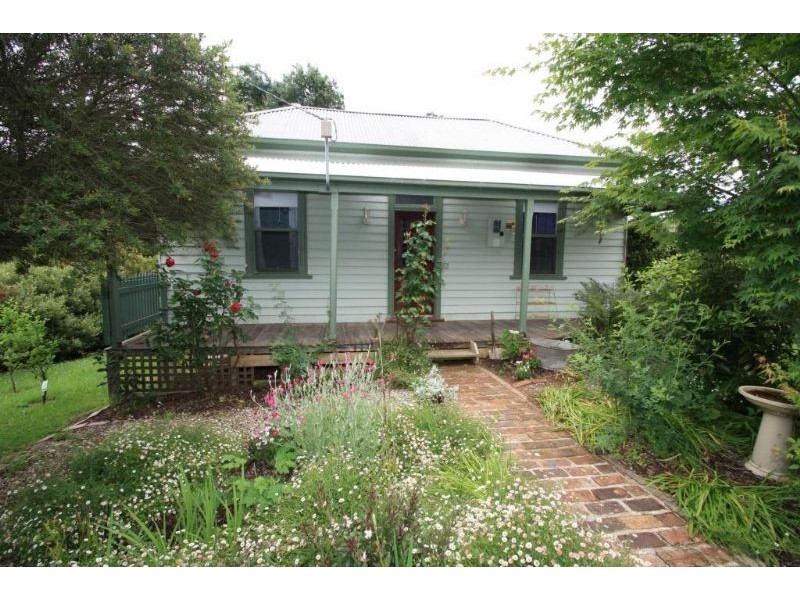 6 Pincini Street, Mirboo North VIC 3871