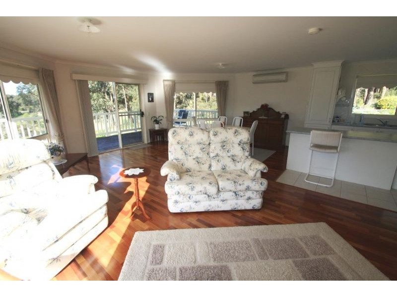 8 Grey Road, Mirboo North VIC 3871