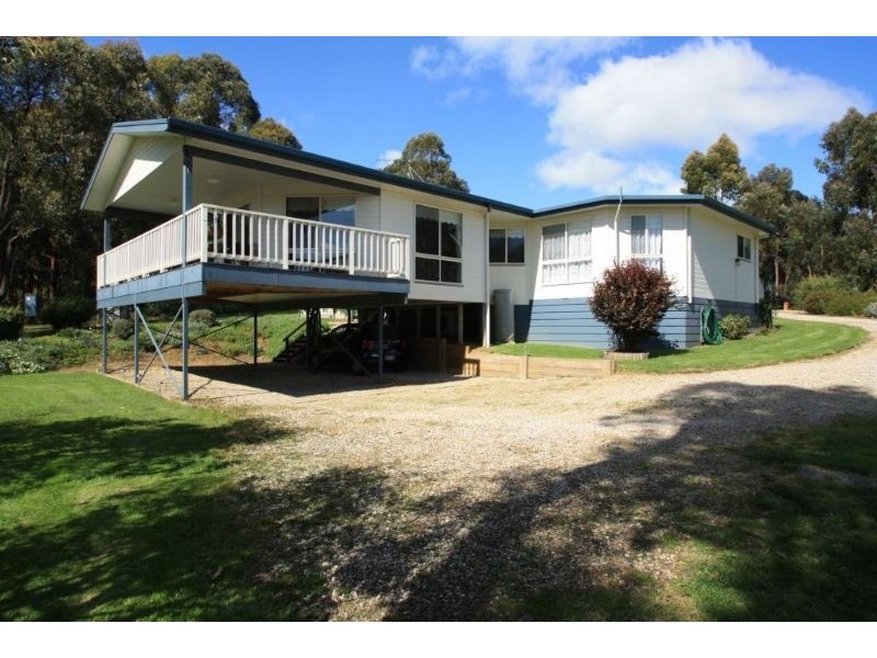 8 Grey Road, Mirboo North VIC 3871
