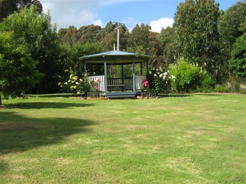 8 Grey Road, Mirboo North VIC 3871