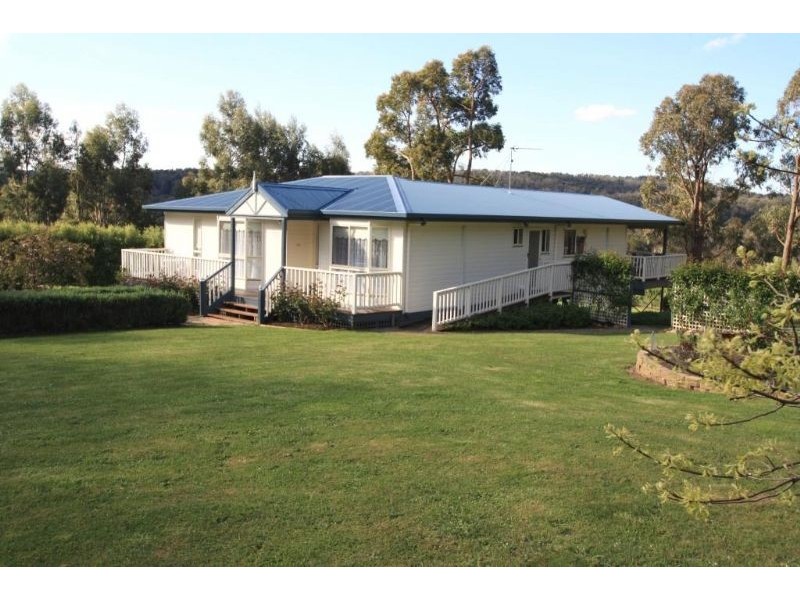 8 Grey Road, Mirboo North VIC 3871