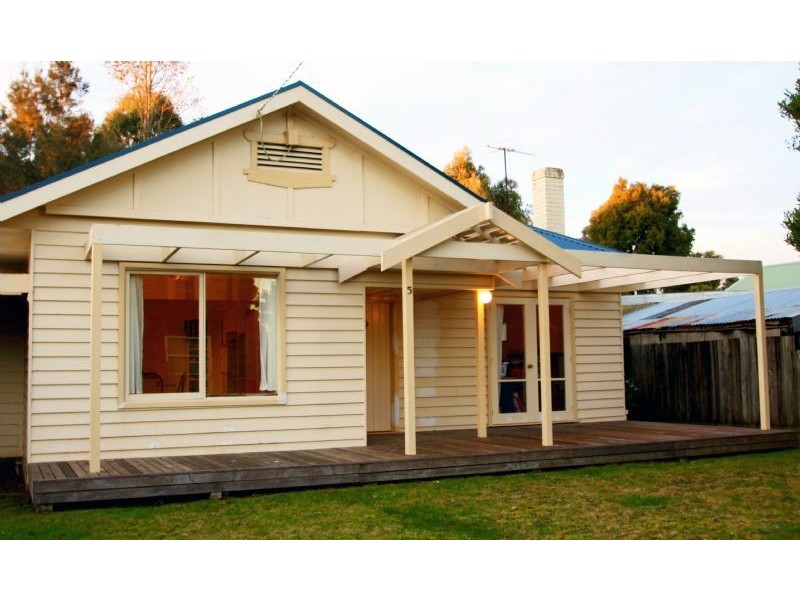 5 Giles, Mirboo North VIC 3871