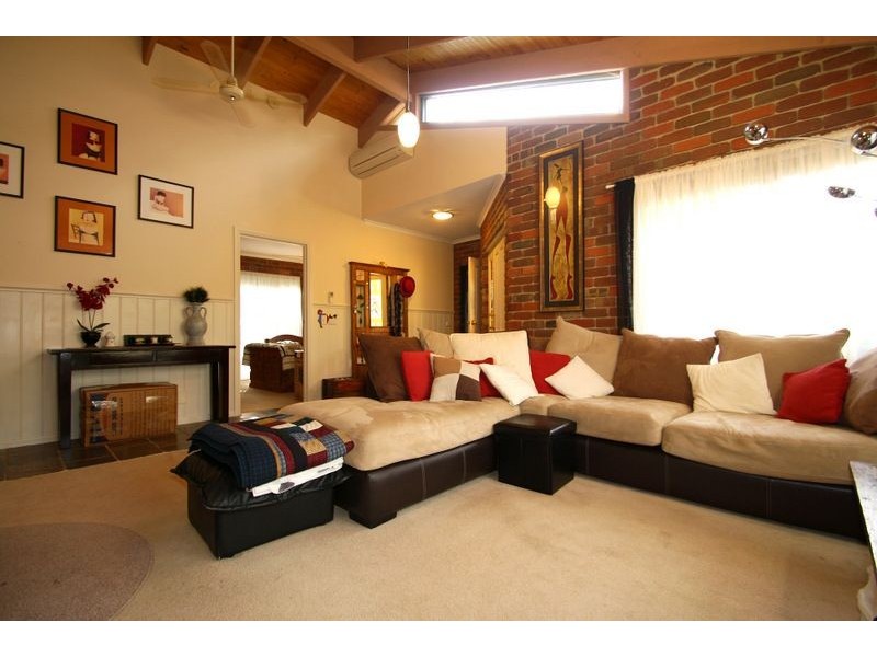 8 Scarlett Street, Mirboo North VIC 3871