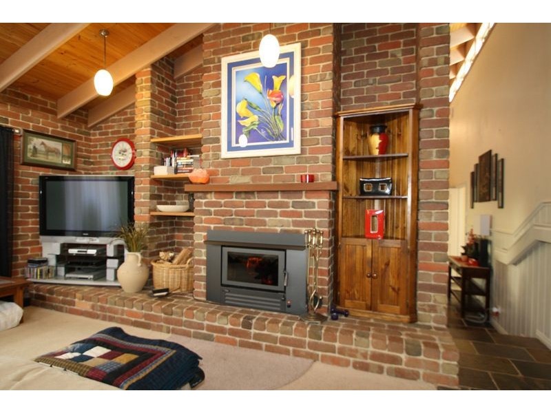 8 Scarlett Street, Mirboo North VIC 3871