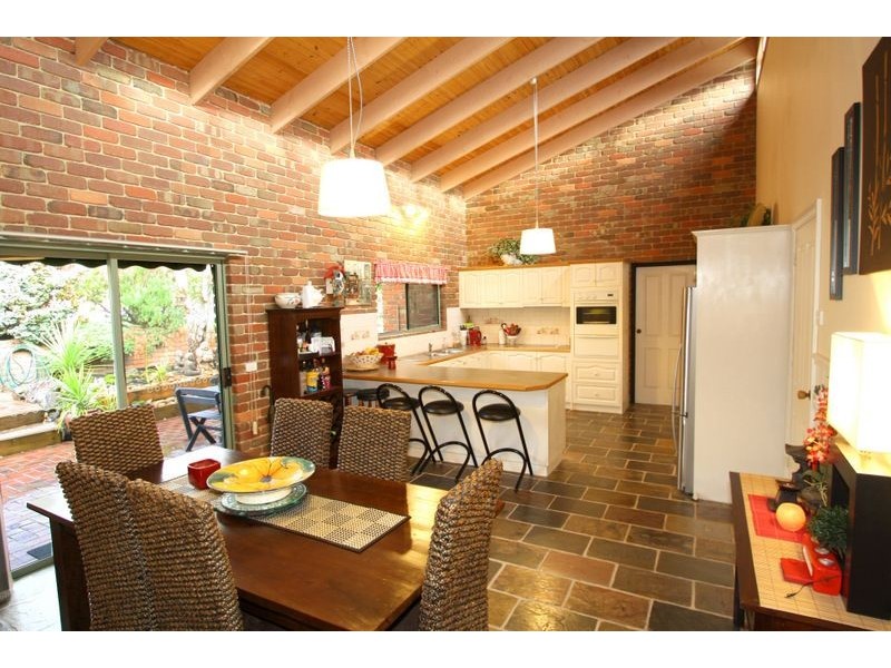 8 Scarlett Street, Mirboo North VIC 3871