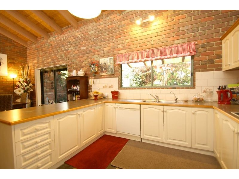 8 Scarlett Street, Mirboo North VIC 3871