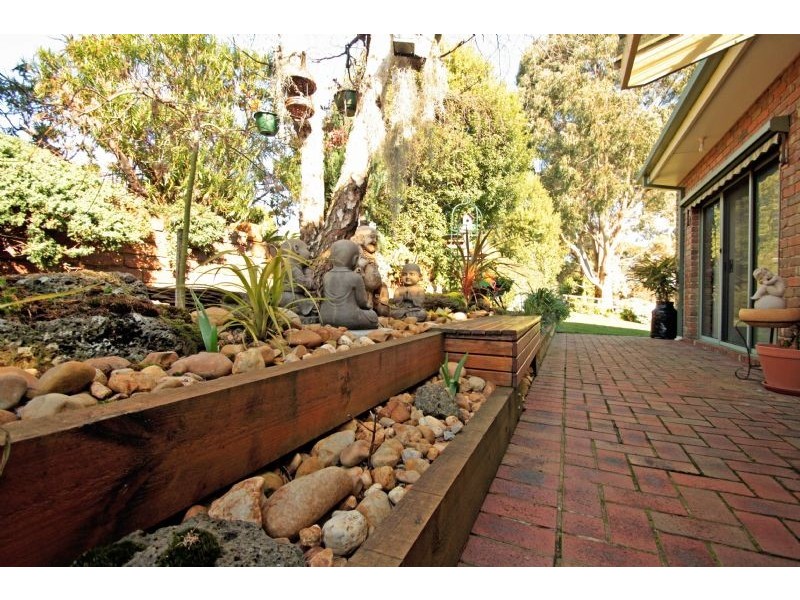 8 Scarlett Street, Mirboo North VIC 3871