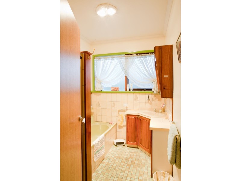 2 Balding Street, Mirboo North VIC 3871