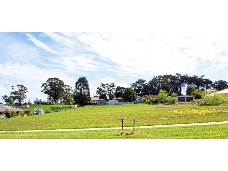 11 Josephine Crescent, Mirboo North VIC 3871