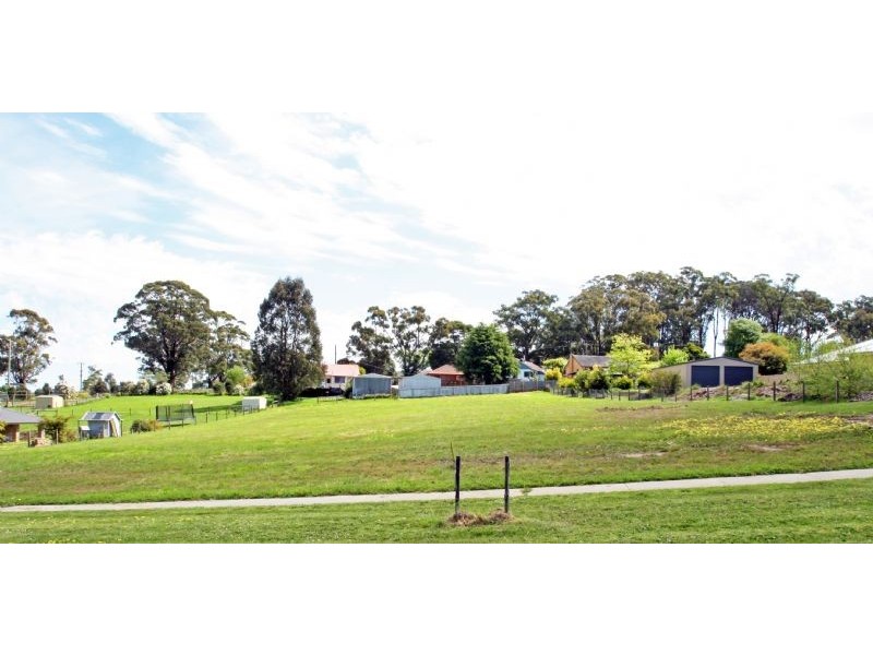 11 Josephine Crescent, Mirboo North VIC 3871