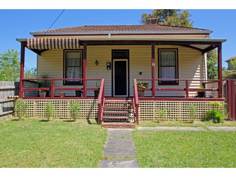 12 Ridgeway, Mirboo North VIC 3871