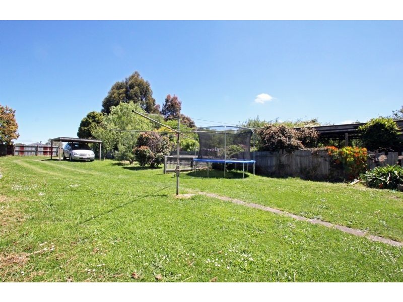 12 Ridgeway, Mirboo North VIC 3871