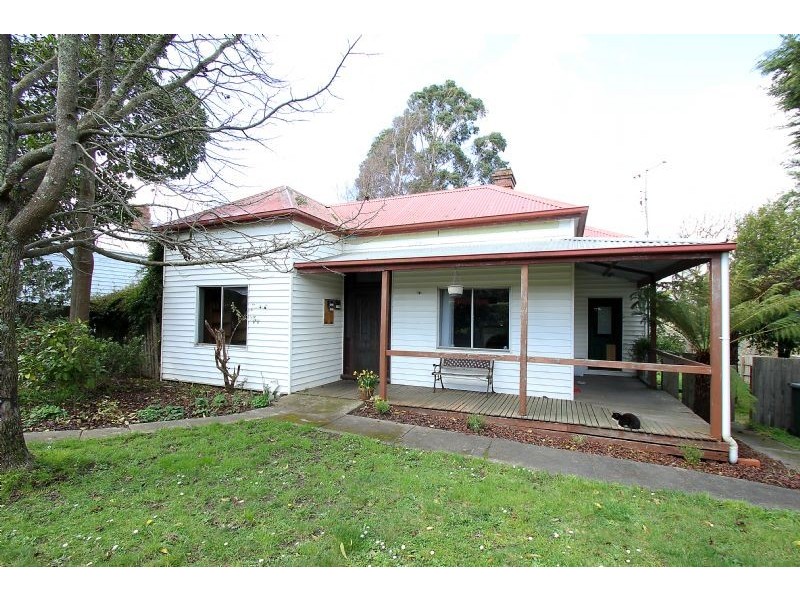 9 Brennan Street, Mirboo North VIC 3871