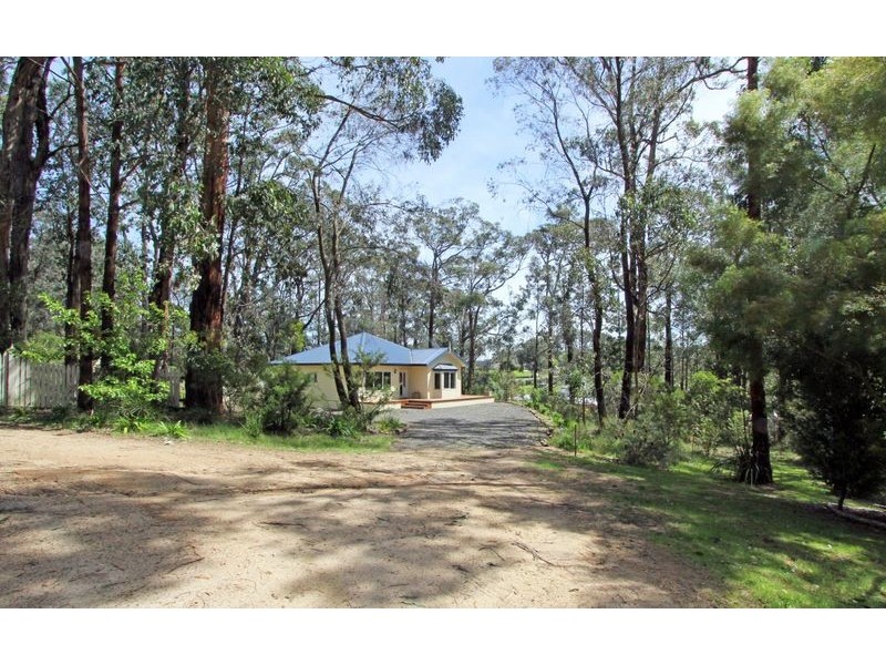 11 Balook Street, Mirboo North VIC 3871