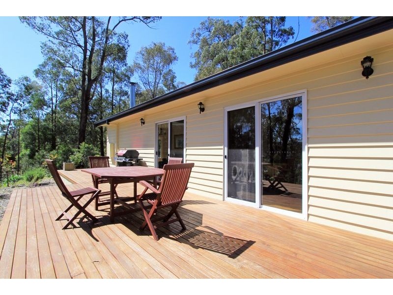 11 Balook Street, Mirboo North VIC 3871