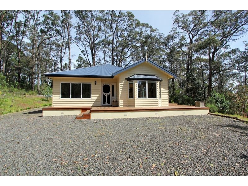 11 Balook Street, Mirboo North VIC 3871
