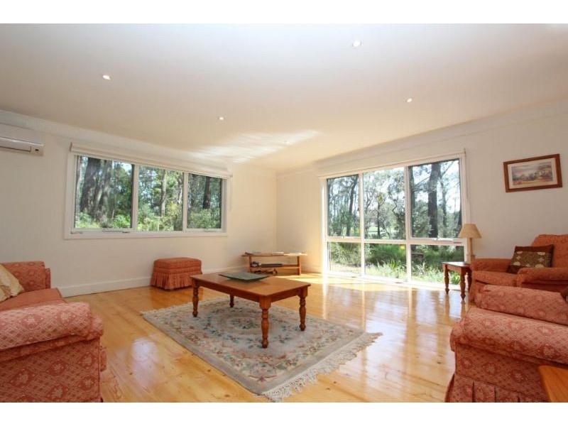 11 Balook Street, Mirboo North VIC 3871