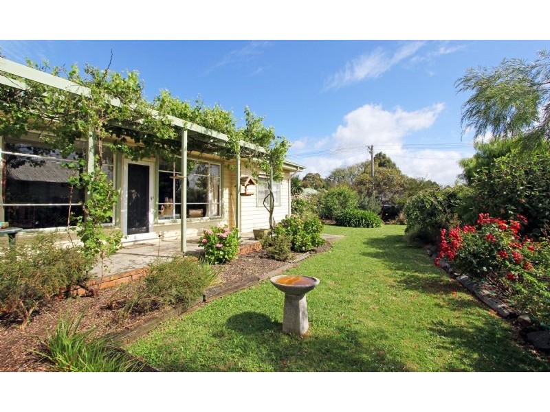 10 Giles Street, Mirboo North VIC 3871