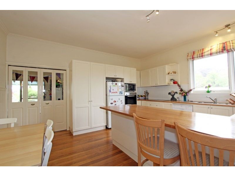 10 Giles Street, Mirboo North VIC 3871