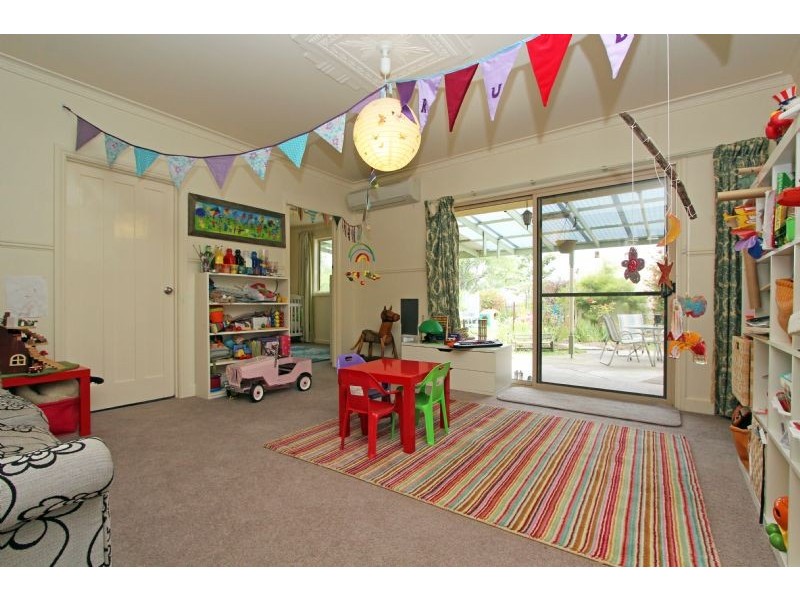 10 Giles Street, Mirboo North VIC 3871