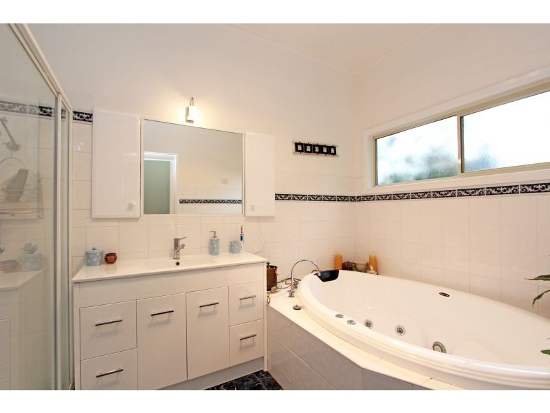 10 Giles Street, Mirboo North VIC 3871