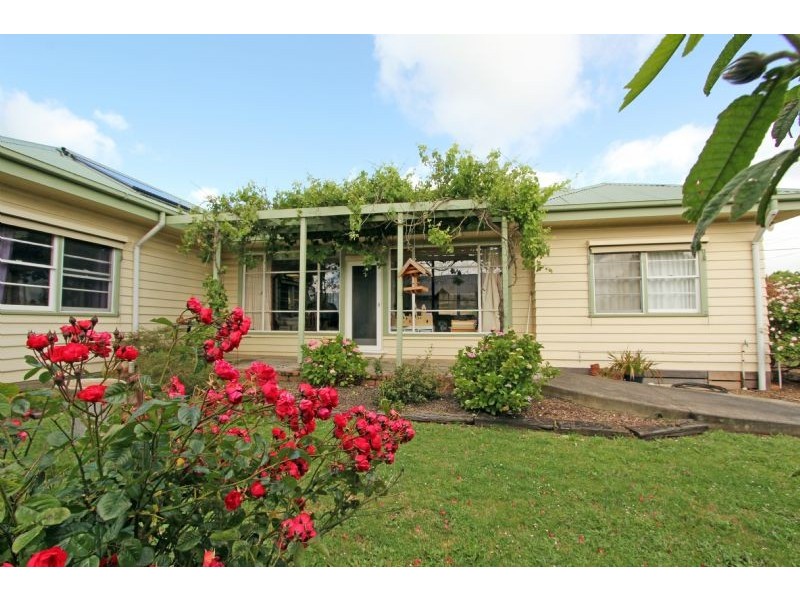 10 Giles Street, Mirboo North VIC 3871