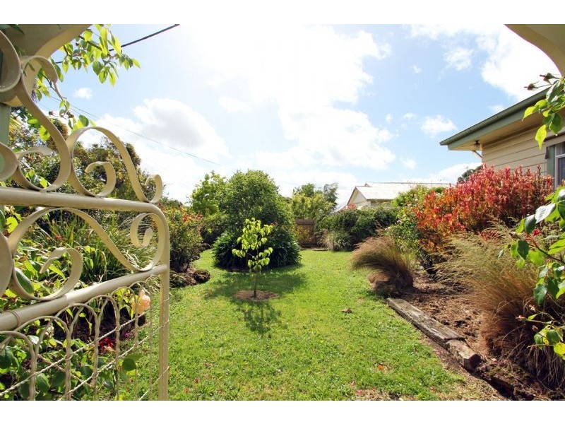 10 Giles Street, Mirboo North VIC 3871