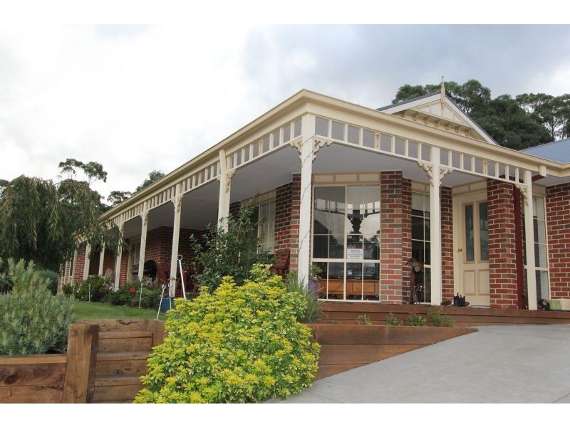 16 Wells Road, Mirboo North VIC 3871