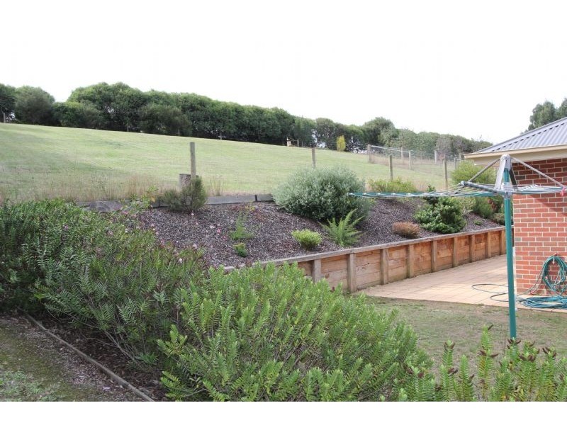 16 Wells Road, Mirboo North VIC 3871