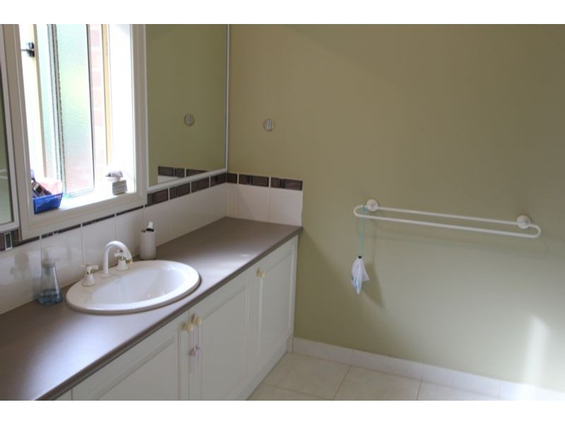 16 Wells Road, Mirboo North VIC 3871