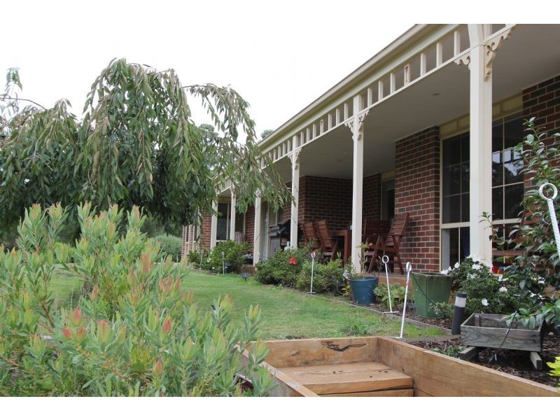 16 Wells Road, Mirboo North VIC 3871