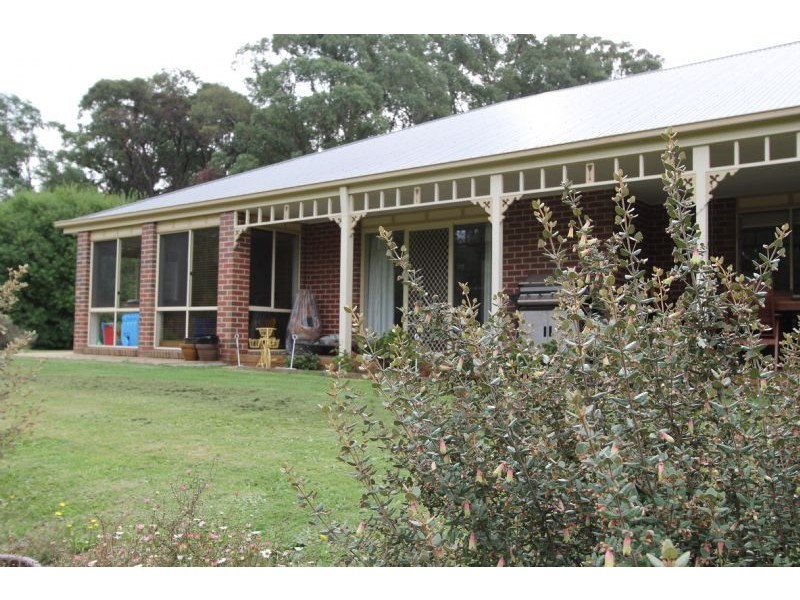 16 Wells Road, Mirboo North VIC 3871