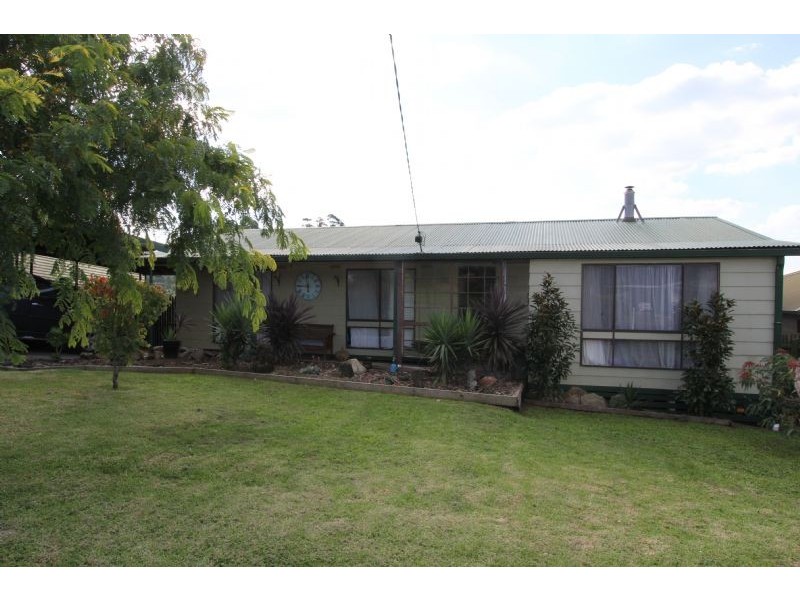 5 Allen Street, Mirboo North VIC 3871