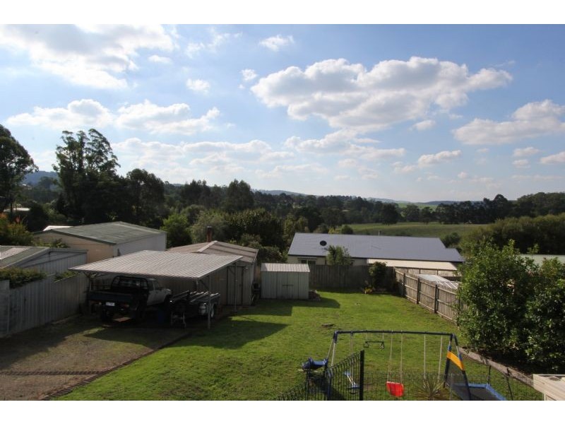 5 Allen Street, Mirboo North VIC 3871
