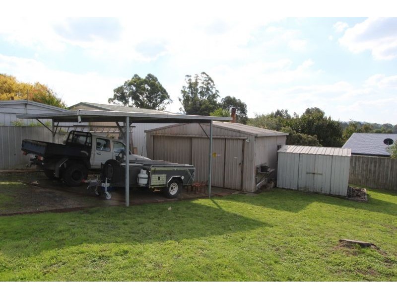 5 Allen Street, Mirboo North VIC 3871