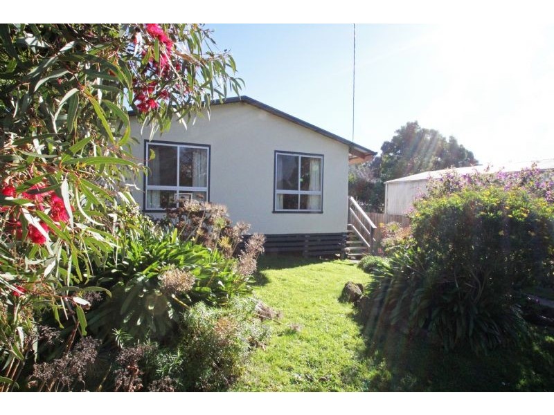 2 Murray Street, Mirboo North VIC 3871