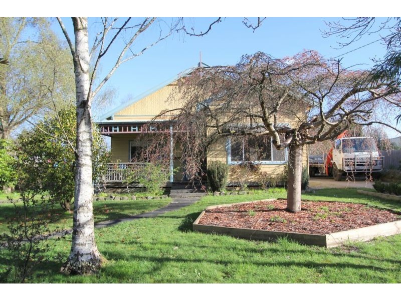 22 Ridgway, Mirboo North VIC 3871