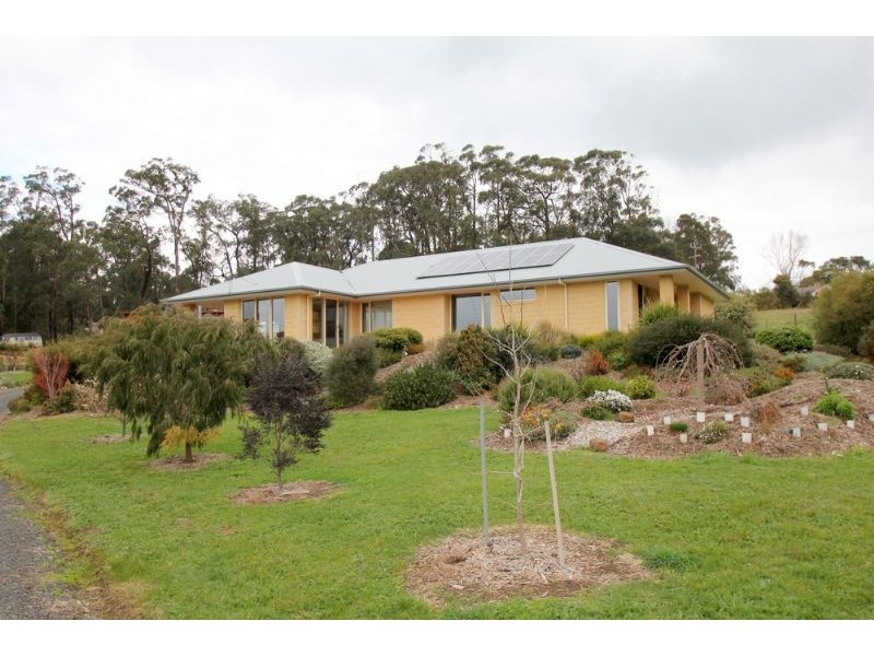25 Josephine Crescent, Mirboo North VIC 3871