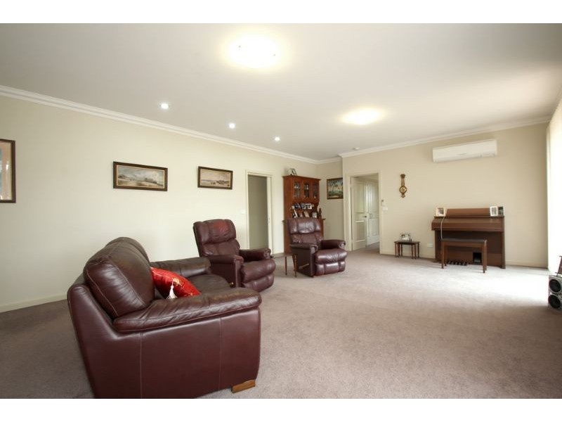 25 Josephine Crescent, Mirboo North VIC 3871