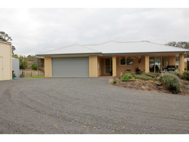 25 Josephine Crescent, Mirboo North VIC 3871