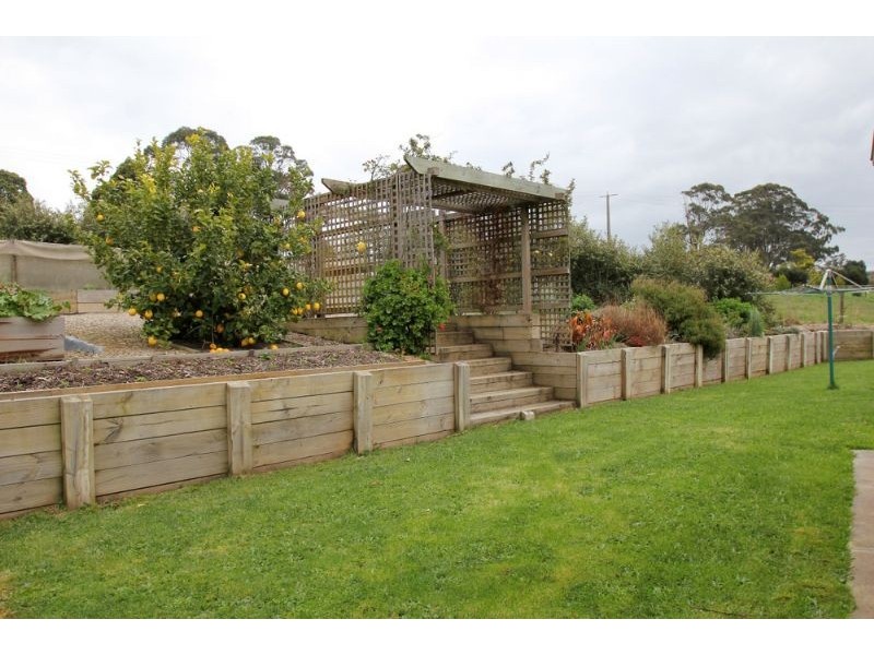 25 Josephine Crescent, Mirboo North VIC 3871