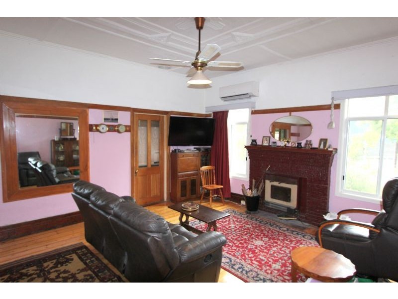 4 Ridgway, Mirboo North VIC 3871