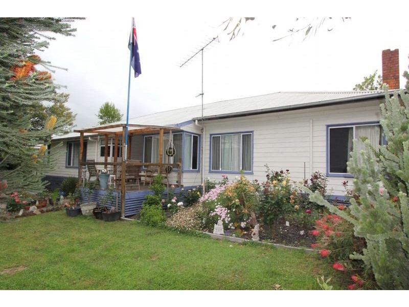 4 Ridgway, Mirboo North VIC 3871