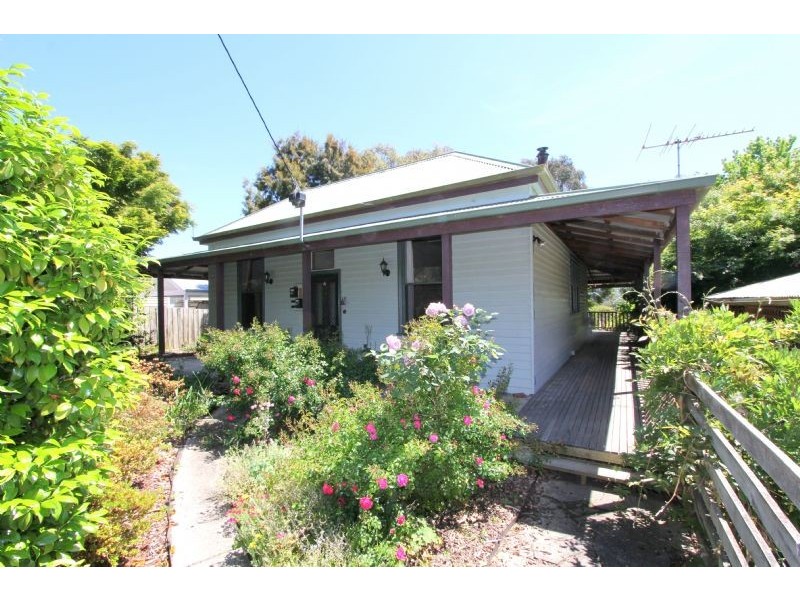 9 Couper Street, Mirboo North VIC 3871