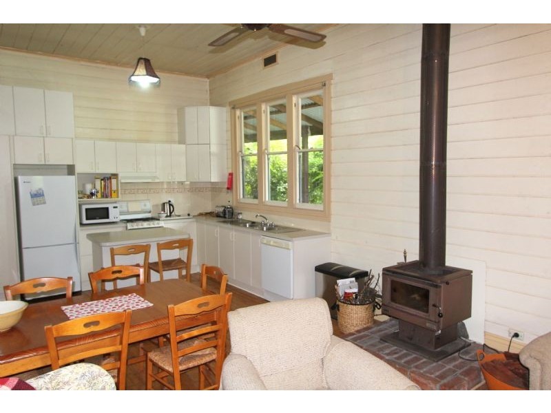 9 Couper Street, Mirboo North VIC 3871