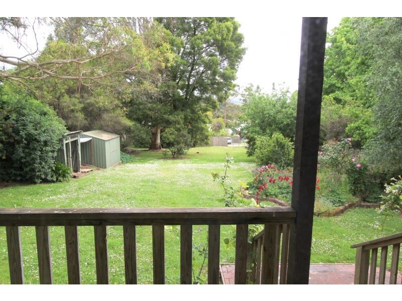 9 Couper Street, Mirboo North VIC 3871