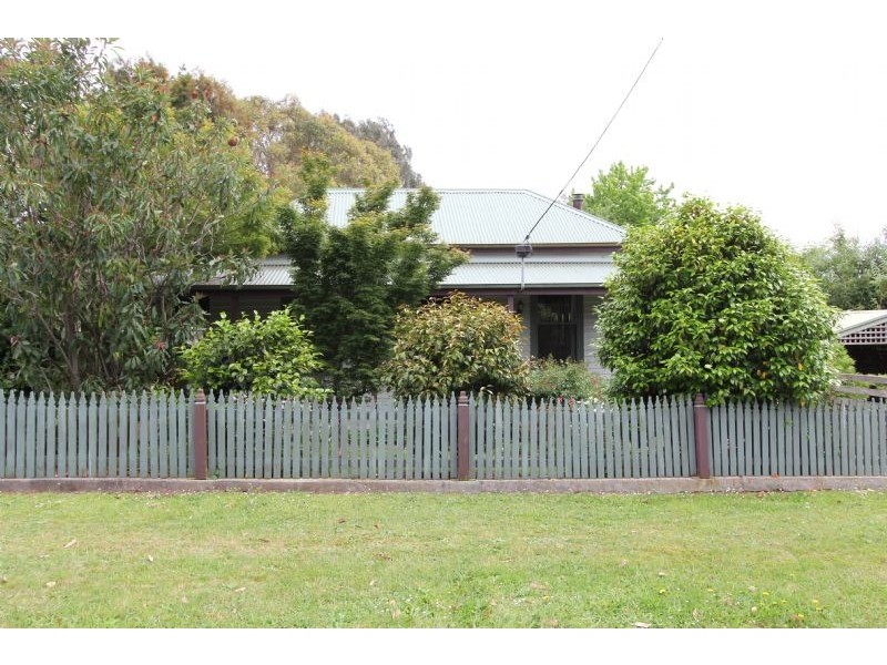 9 Couper Street, Mirboo North VIC 3871