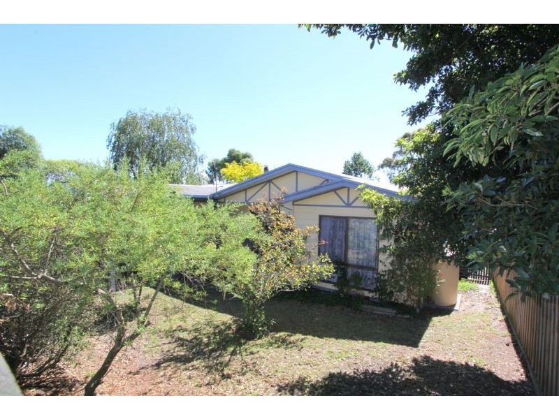 24 Murray Street, Mirboo North VIC 3871