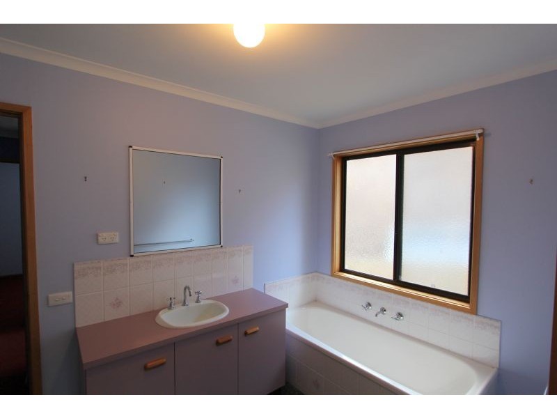 24 Murray Street, Mirboo North VIC 3871