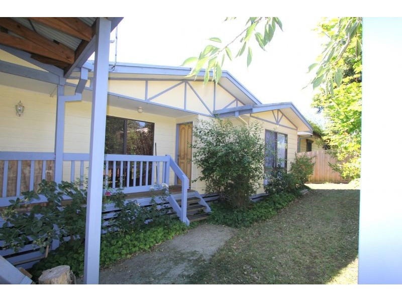 24 Murray Street, Mirboo North VIC 3871